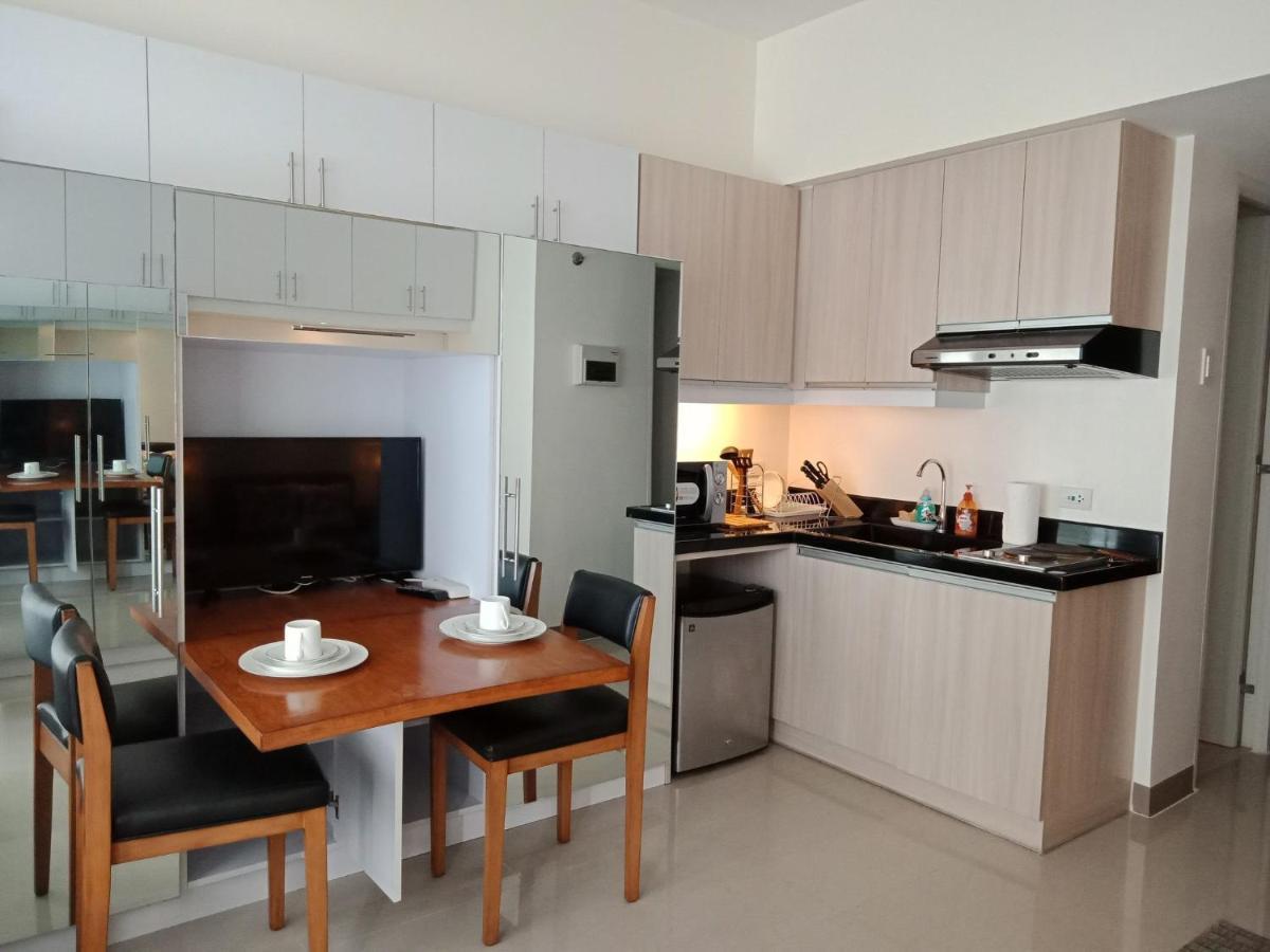 Mabolo Garden Flat A6 With Free Rooftop Pool Cebu Buitenkant foto